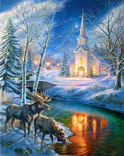 Ladda upp bild till gallerivisning, Diamond Painting Älgar Vid Kyrka*