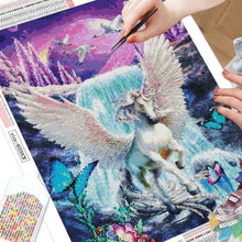 Ladda upp bild till gallerivisning, Diamond Painting Bevingad Enhörning*
